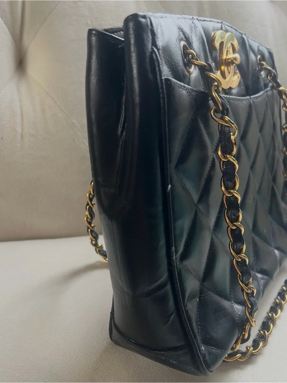 CHANEL Black Quilted Crossbody Bag with Gold Hardware y2k 90s